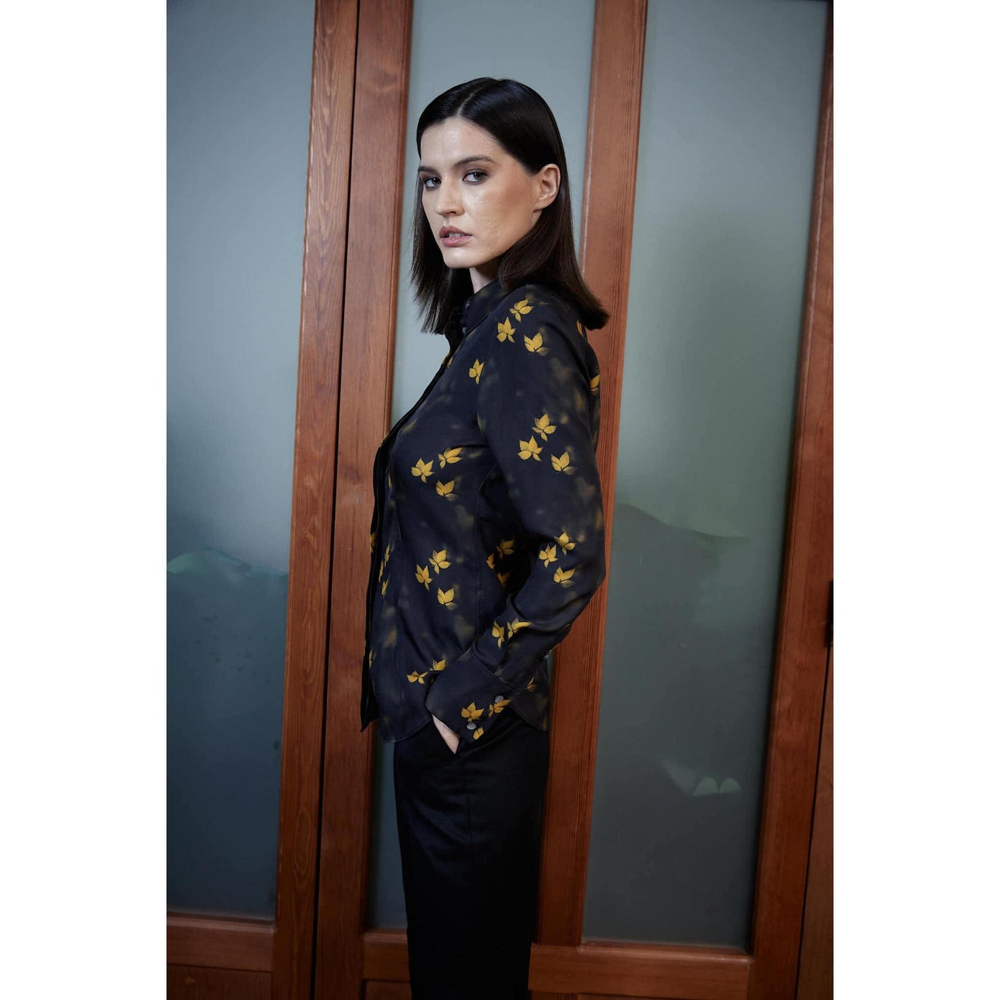 Women Mirandela Shirt - Fitted Classic Blouse in Leaf Print