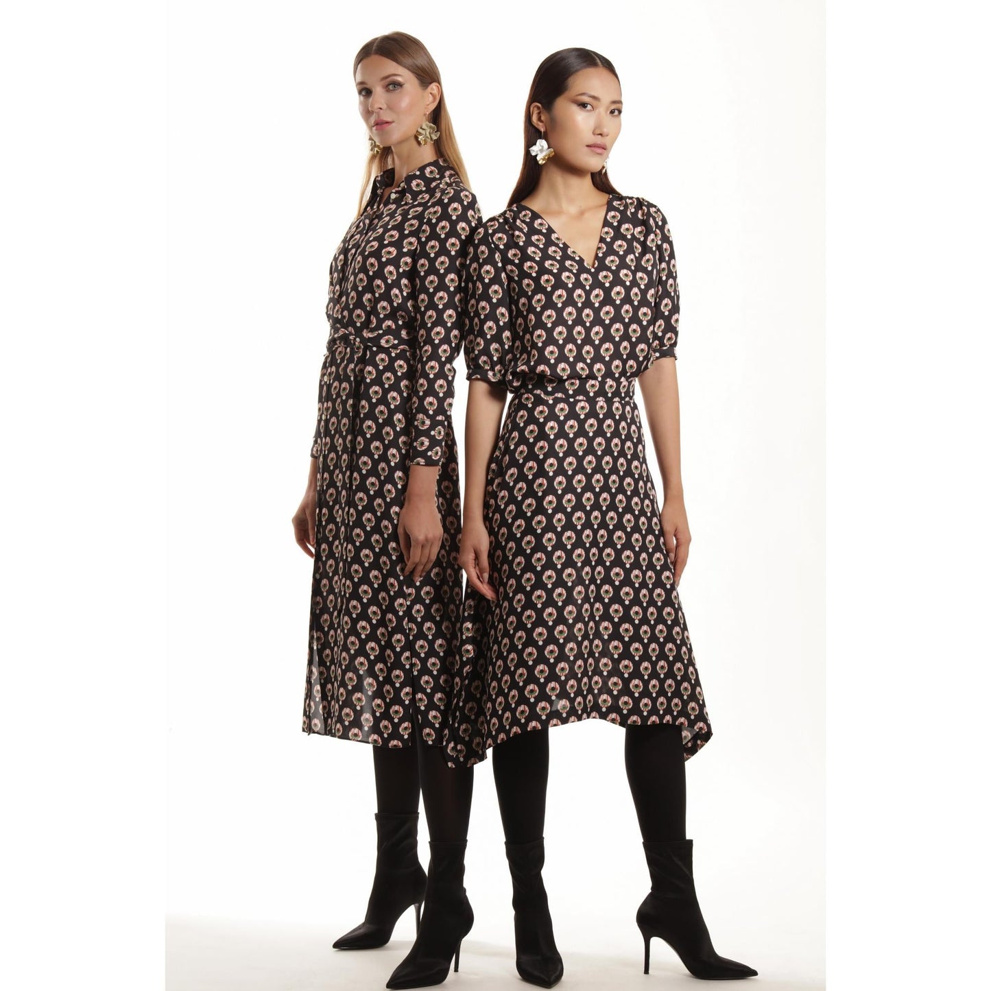Women Cannes Blouse - Relaxed Fit V-Neck Silk Crepe Blouse - Black print