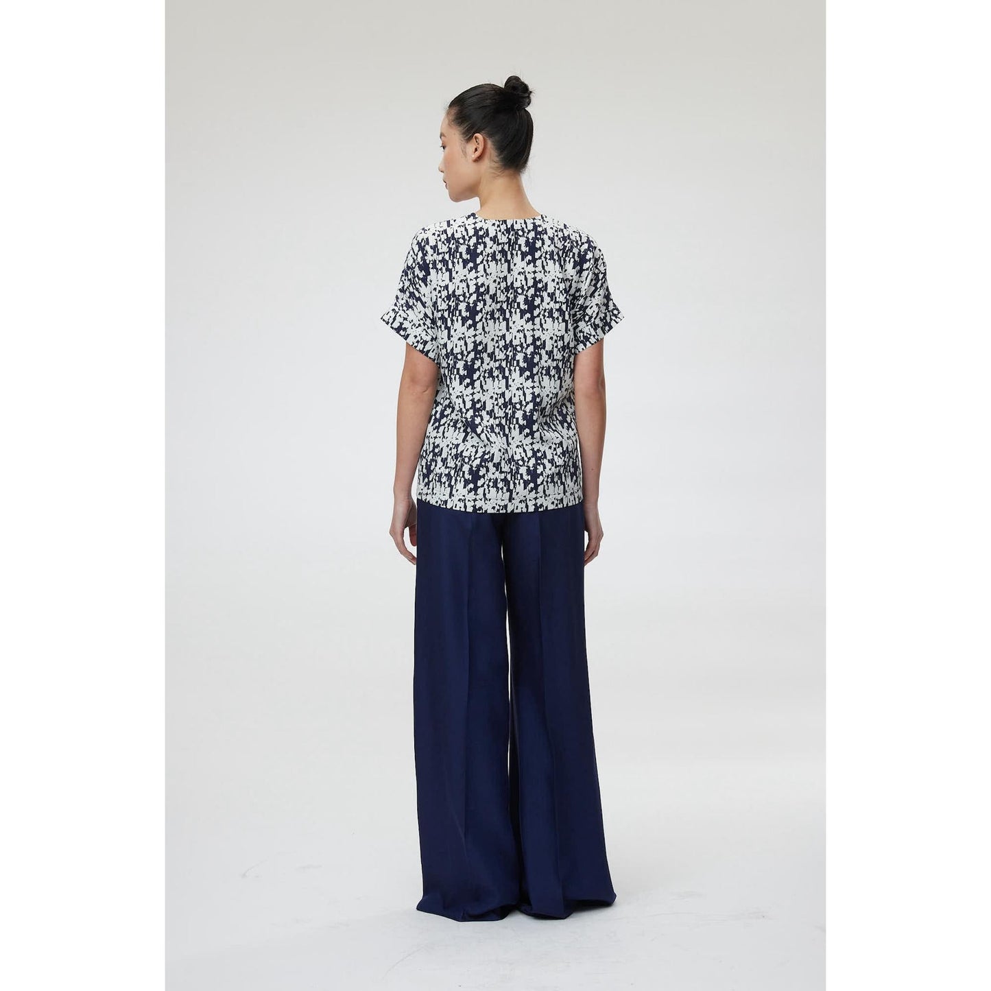 Women Lecce Blouse - V-Neck Blouse in Navy/White