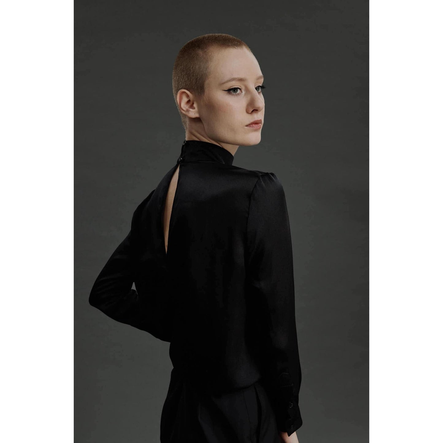 Women Fundao Blouse - High Neckline Blouse in Black