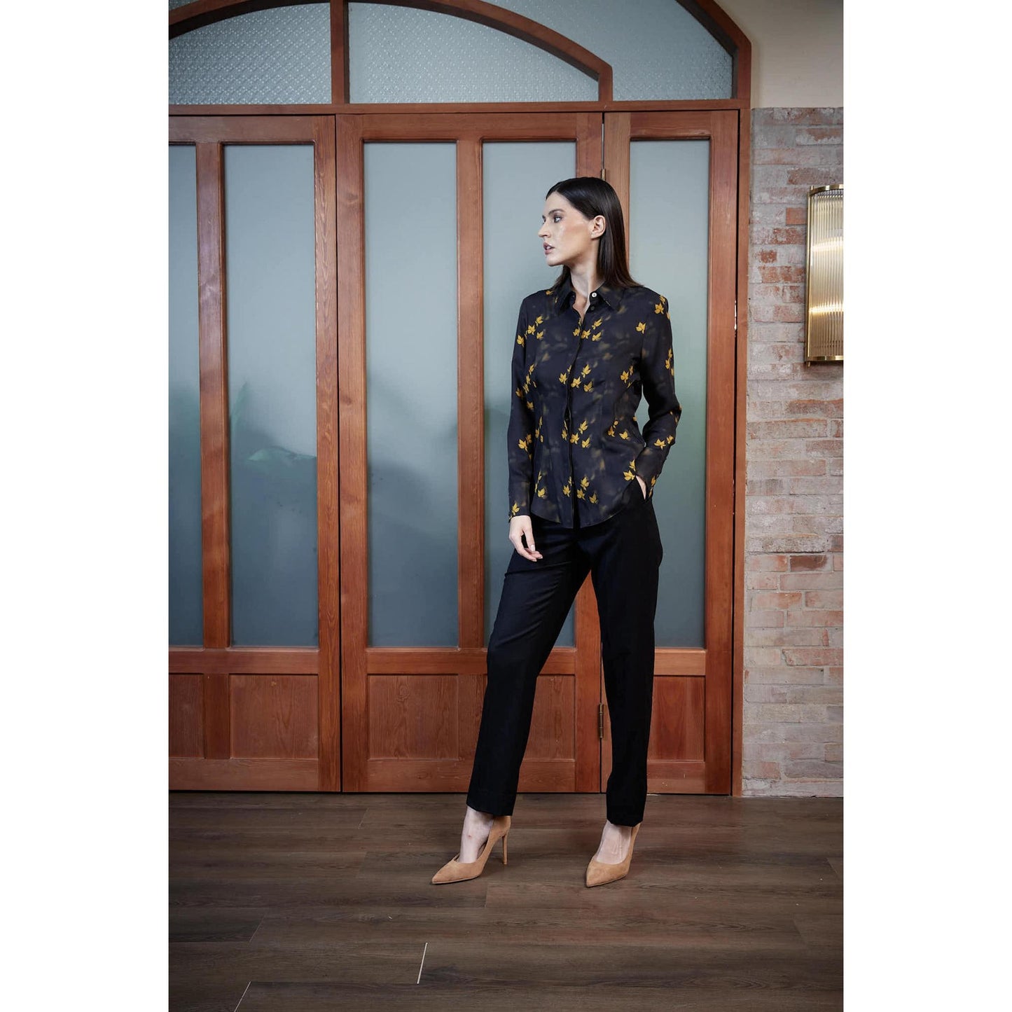 Women Mirandela Shirt - Fitted Classic Blouse in Leaf Print