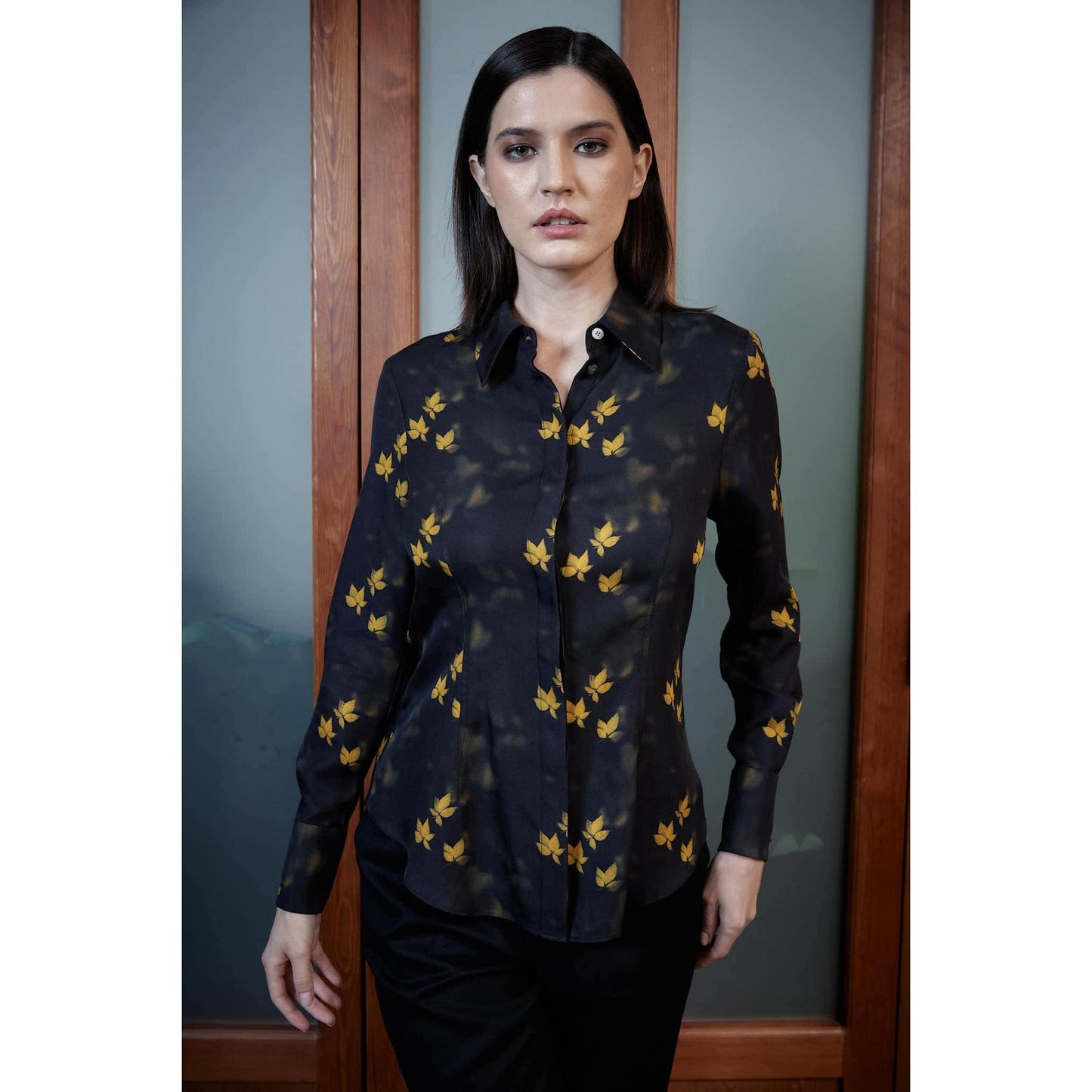 Women Mirandela Shirt - Fitted Classic Blouse in Leaf Print