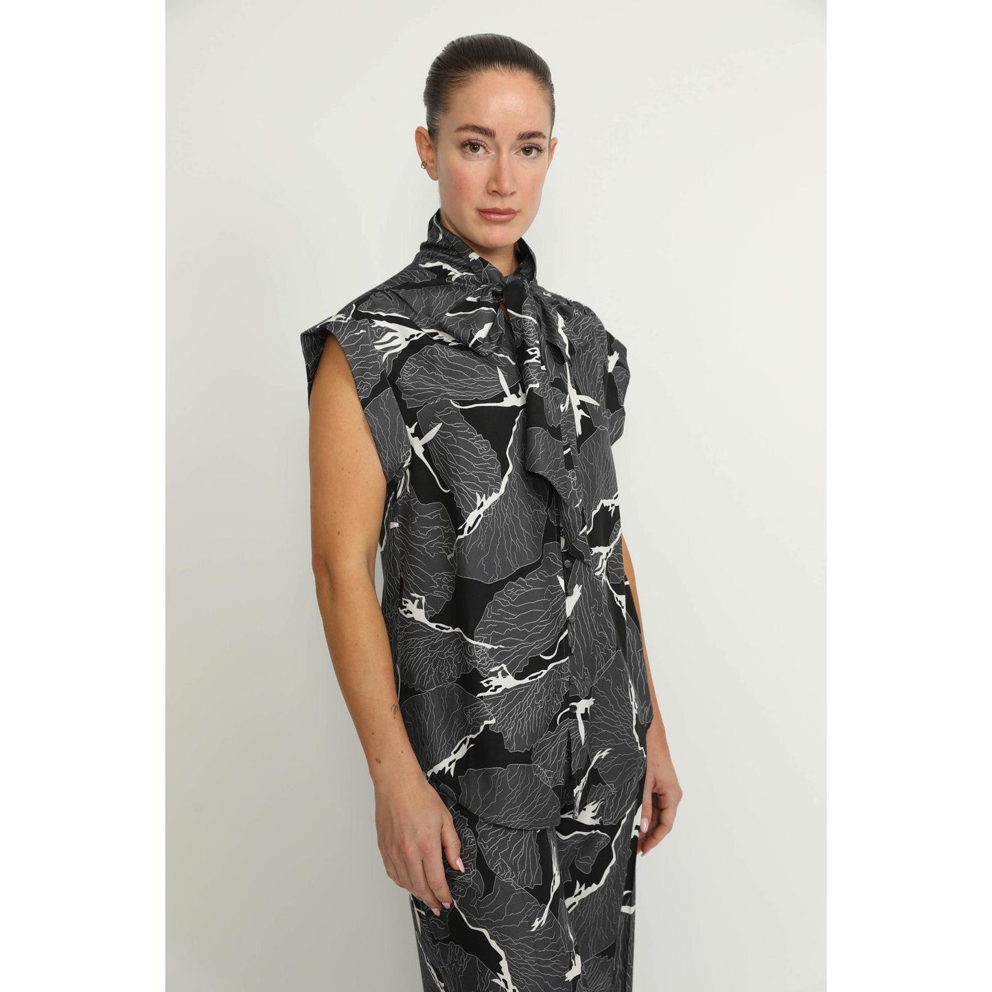 Women Meilen Blouse - Meilen Blouse in Black Petal Print