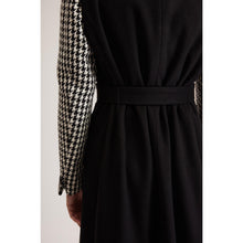 Load image into Gallery viewer, Women Aberdeen Coat - Single Breasted, Wide Lapel Long Coat - Black
