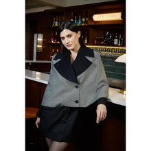 Load image into Gallery viewer, Women Alfena Cape - Cape in Black Bird&#39;S-Eye Wool - Black
