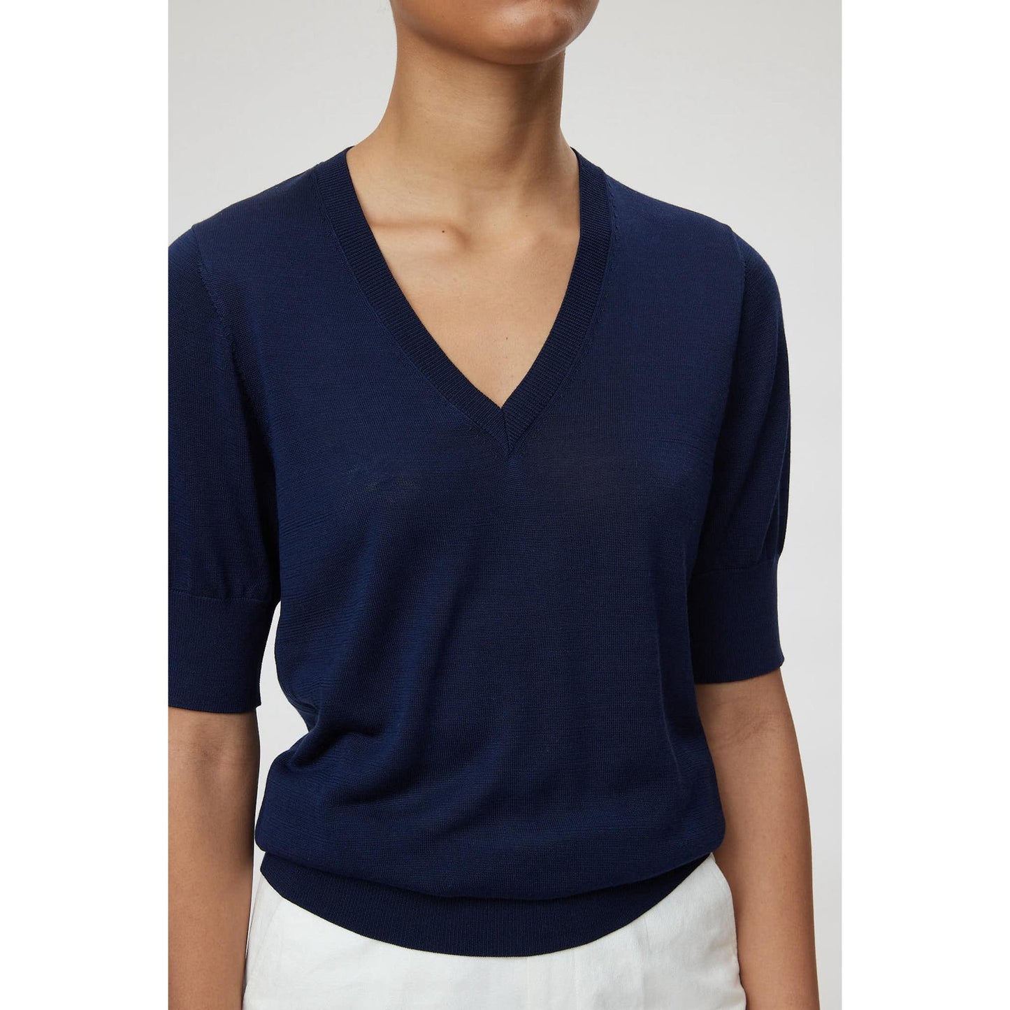 Women Plain Knit, V-Neck T-Shirt in Navy