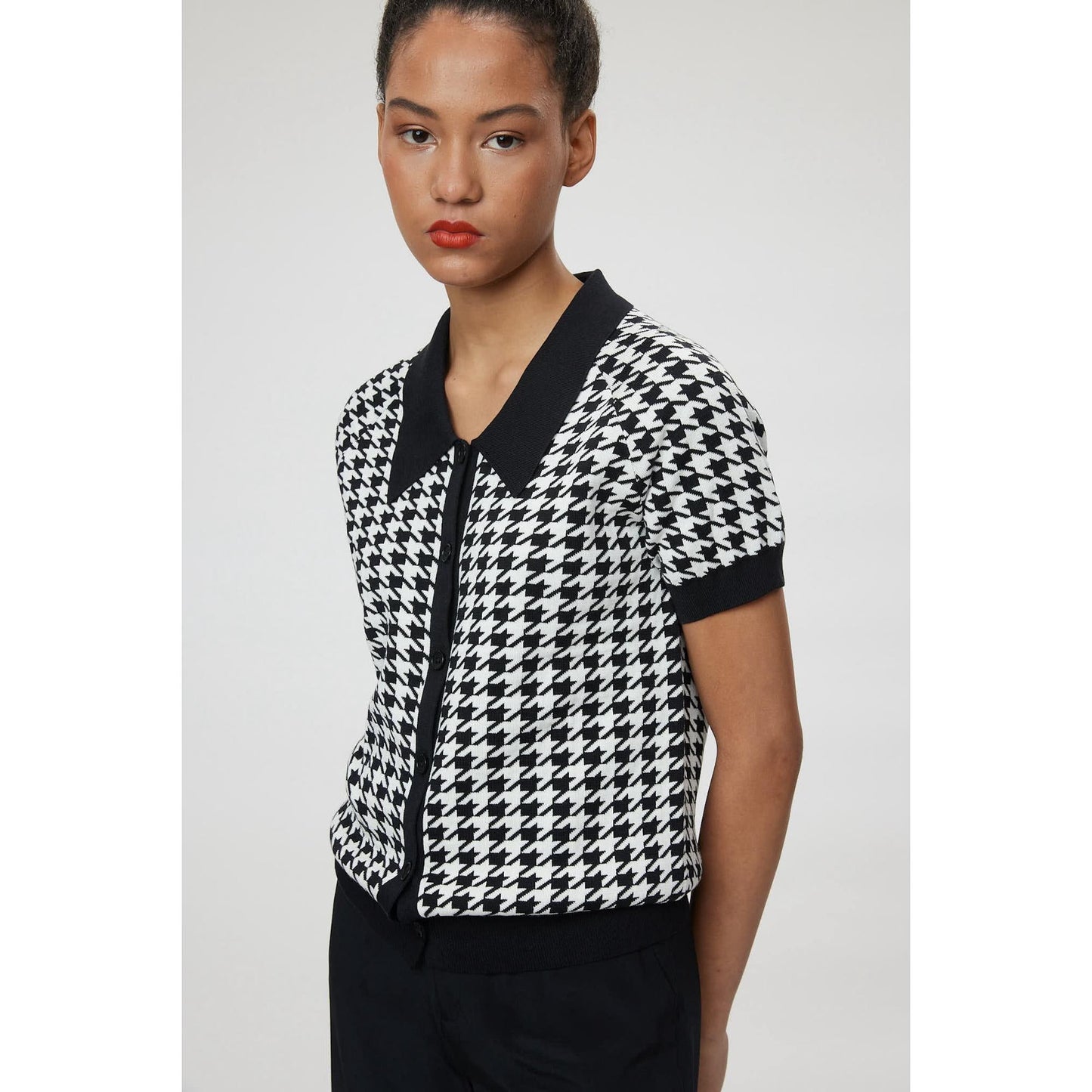 Women Vicenza Cardigan - Button Down Blouse in Black And White Dogtooth