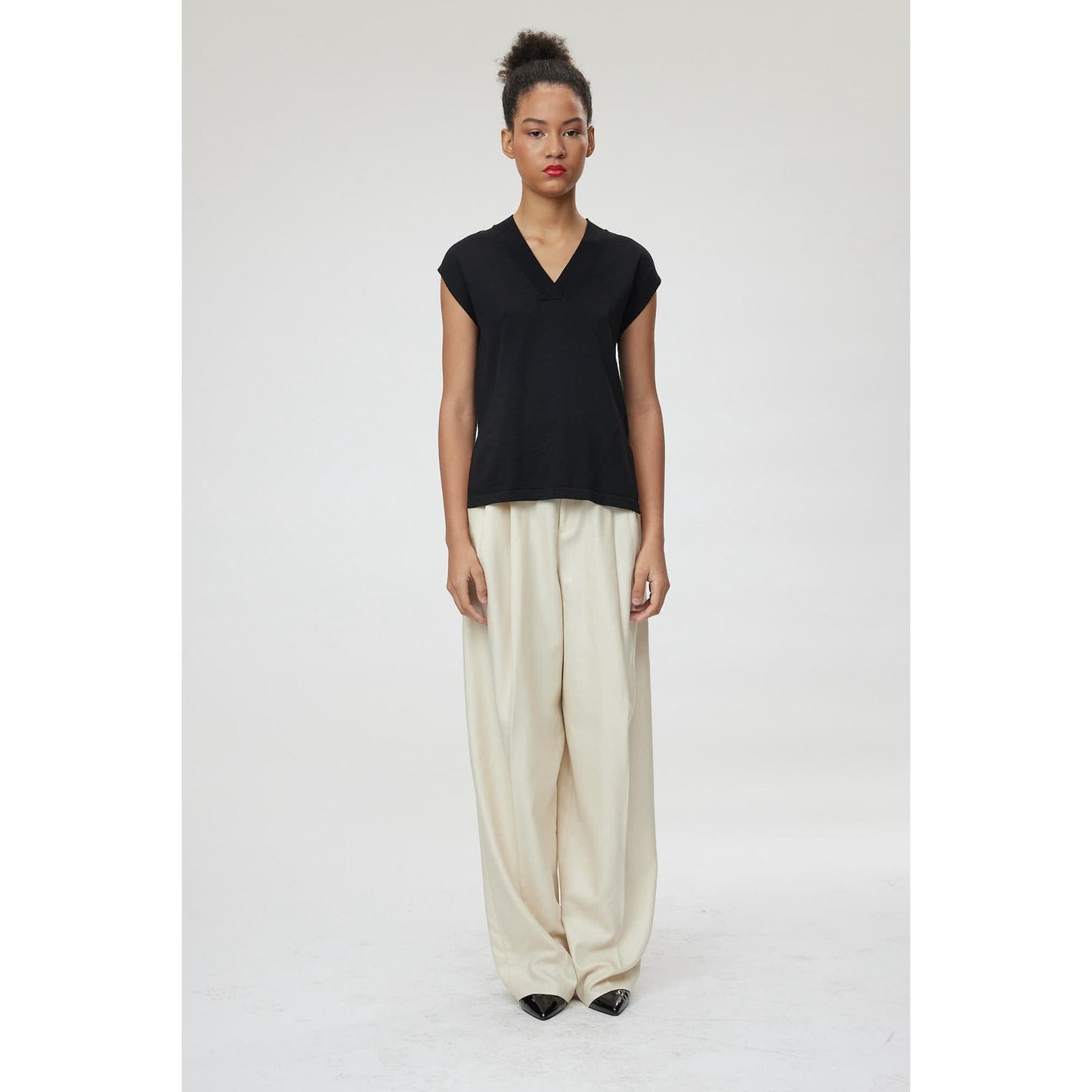 Women Barletta - V-Neck Knit Vest in Black