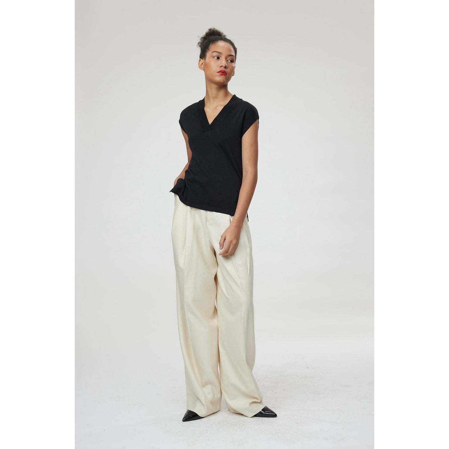 Women Barletta - V-Neck Knit Vest in Black