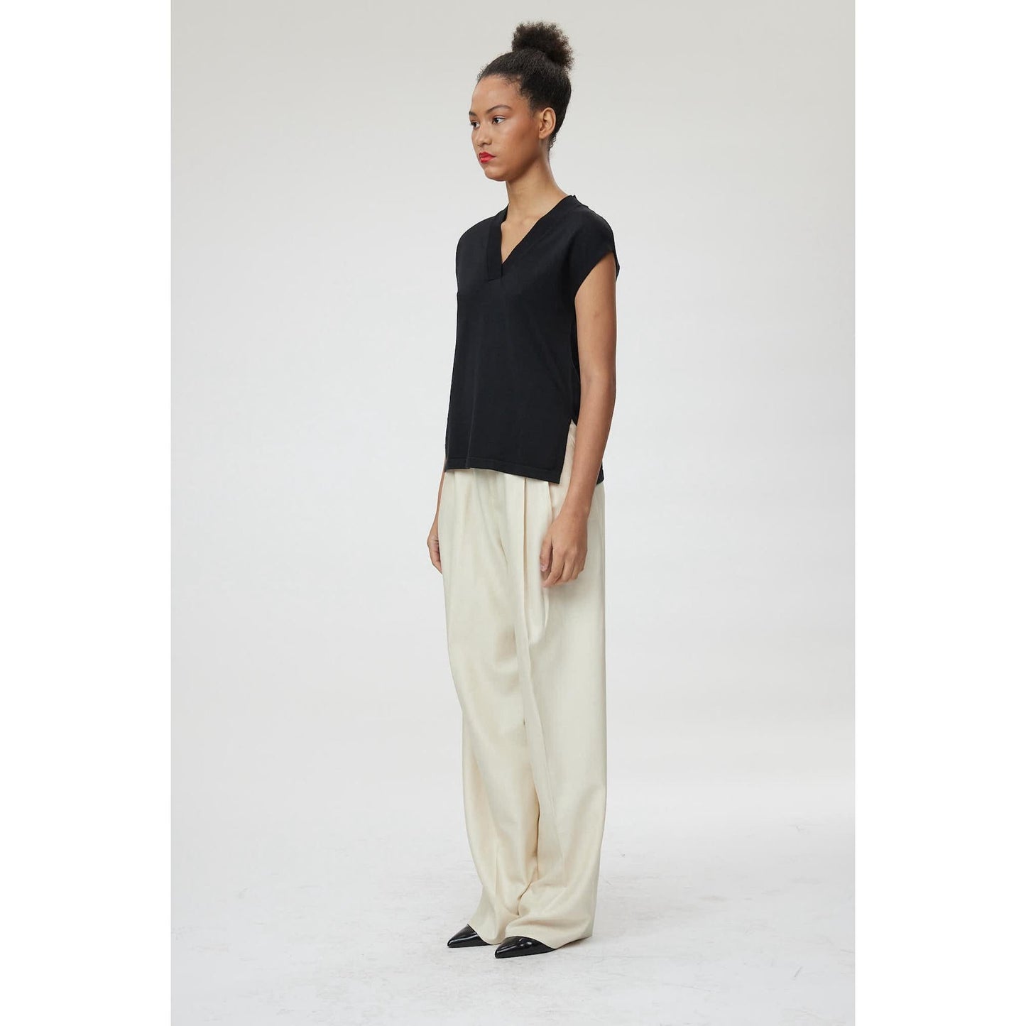 Women Barletta - V-Neck Knit Vest in Black