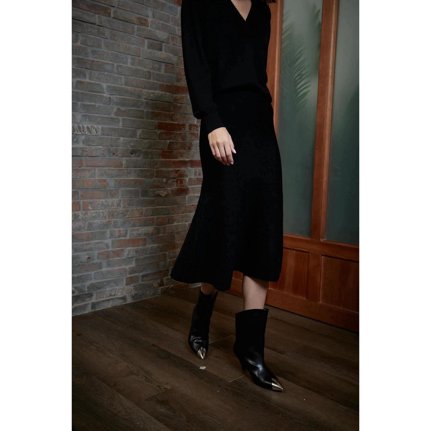 Women Queluz Skirt - Trumpet Midi Skirt in Black