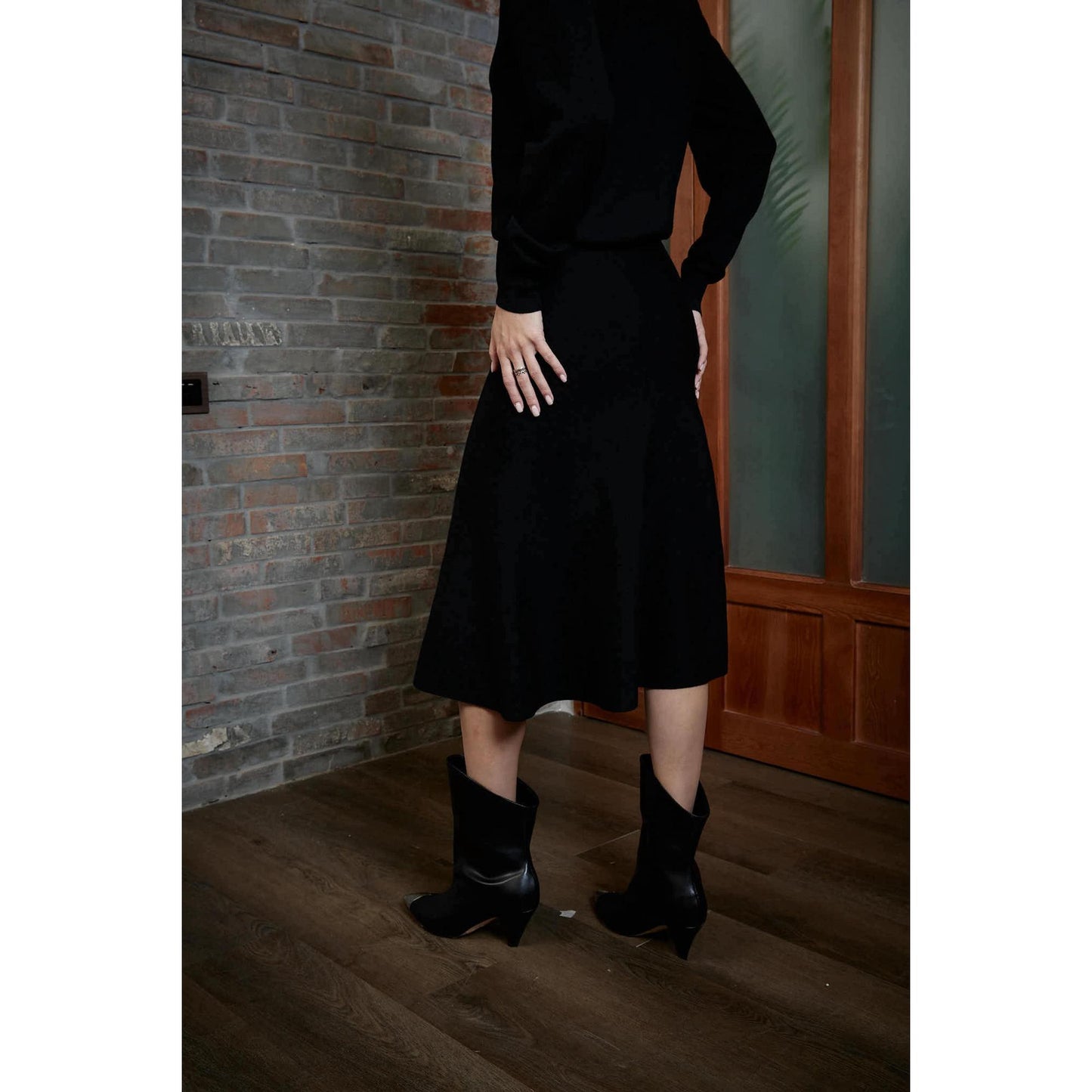 Women Queluz Skirt - Trumpet Midi Skirt in Black
