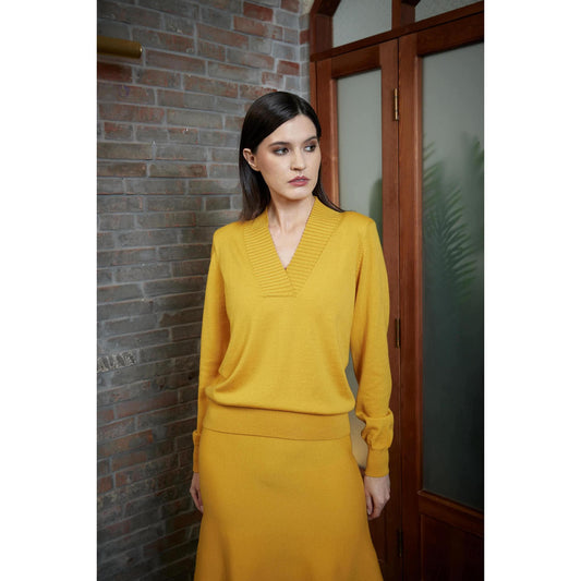 Women Marinha Grande Top - V-Neck Sweater in Ochre Yellow
