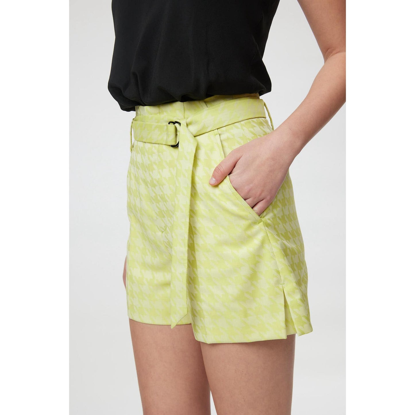 Women Capri Short - Tailored Shorts in Lime Green