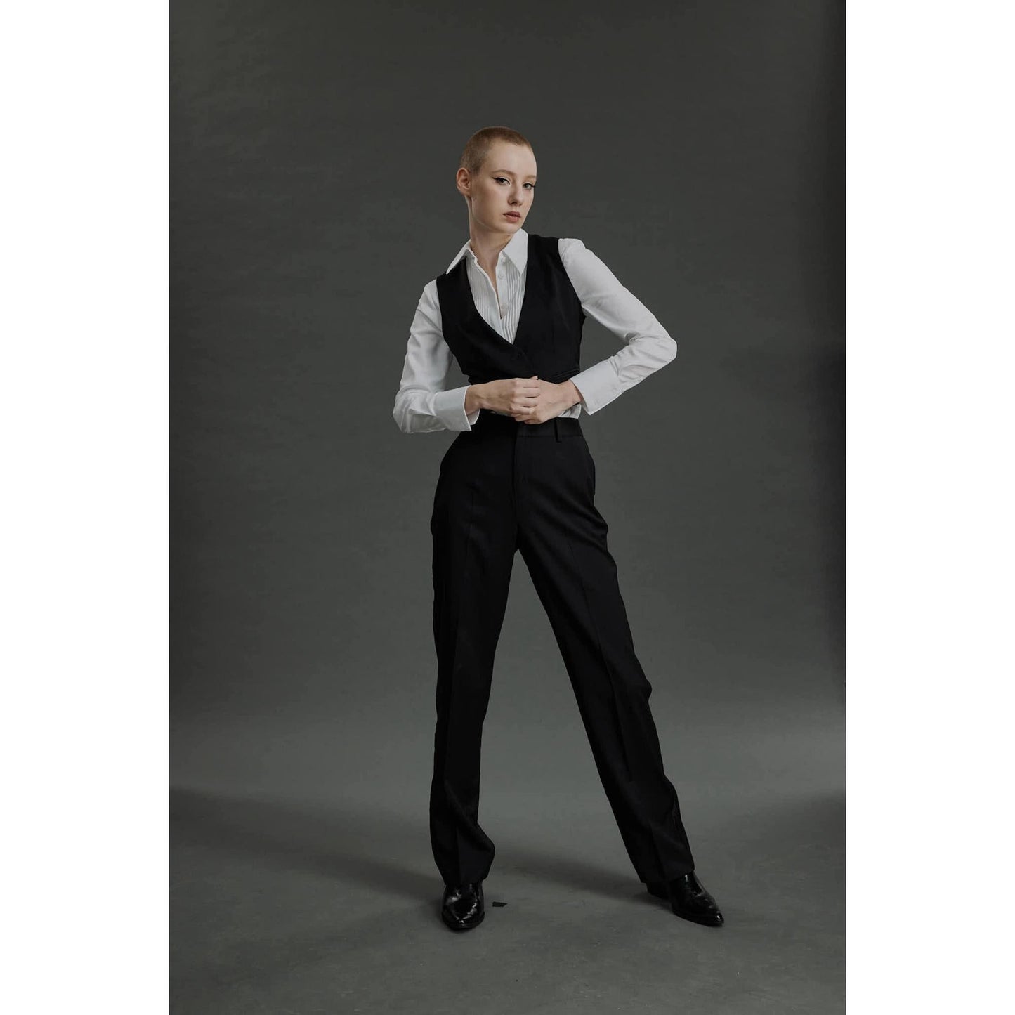 Women Elvas - Limited Edition Trousers - Narrow Leg Trousers in Black
