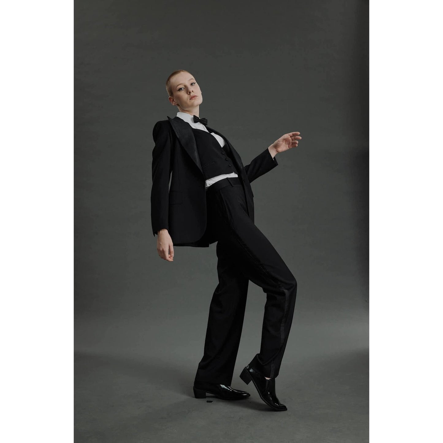 Women Elvas - Limited Edition Trousers - Narrow Leg Trousers in Black