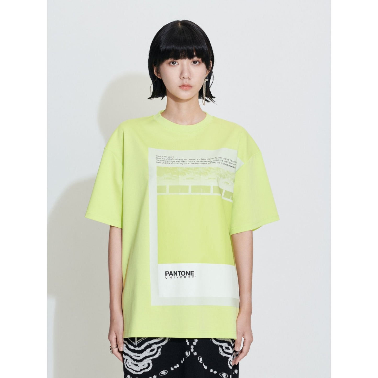 女士 Pantone 合作：超大 Pantone 圖案 T 卹 - 淺綠色