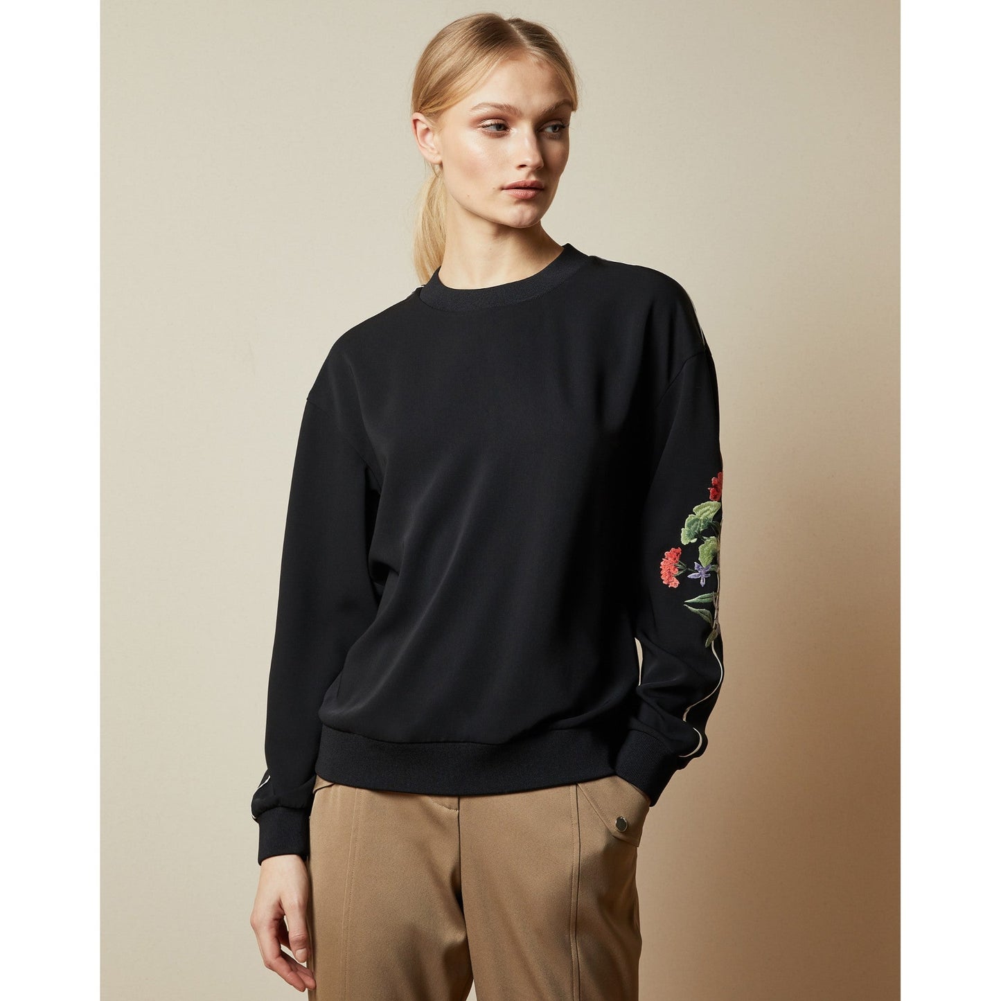 Women Krina-Highland Embroidered Sweat With Side Stripes - Black