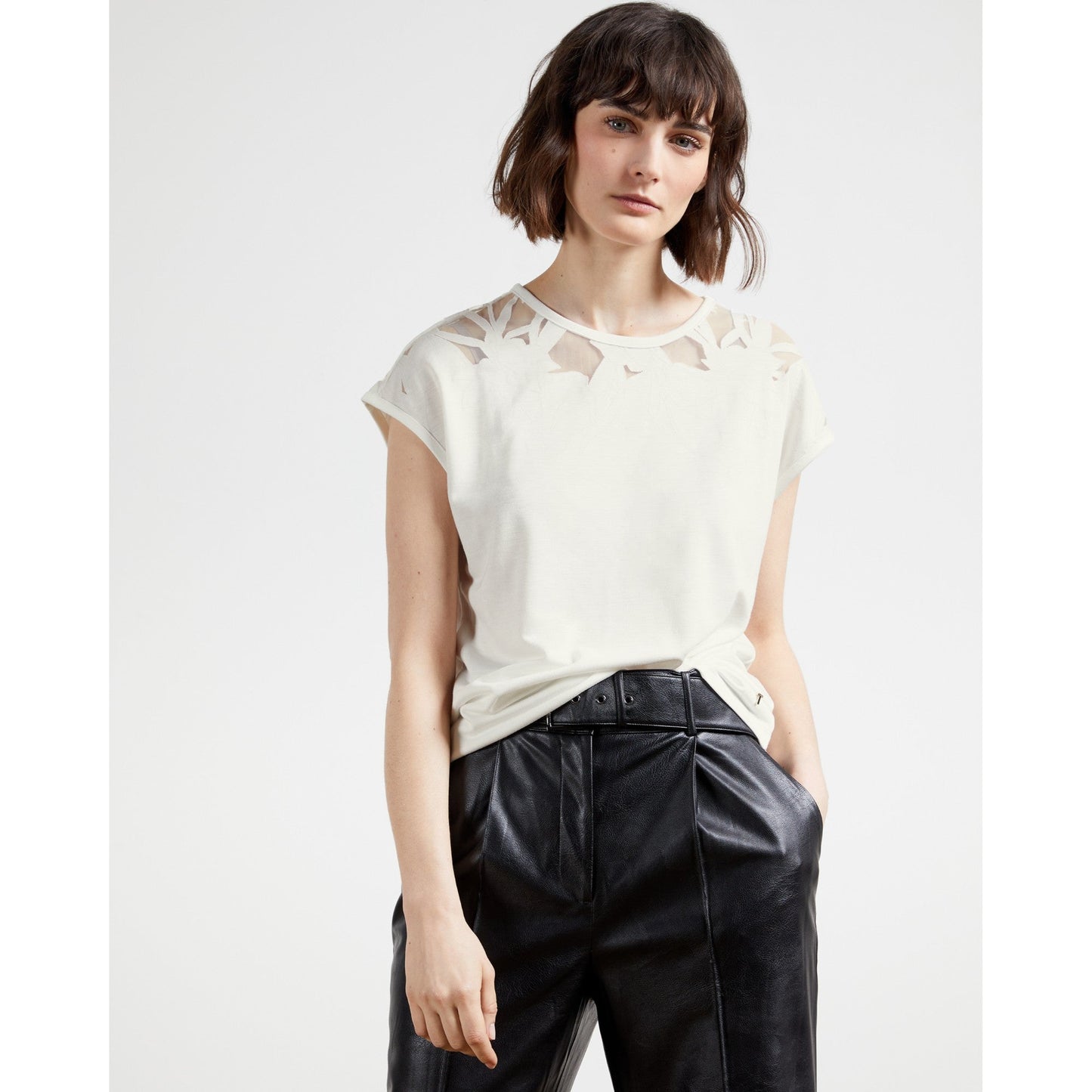 Women Lehoo-Burnout Detail T-Shirt - White