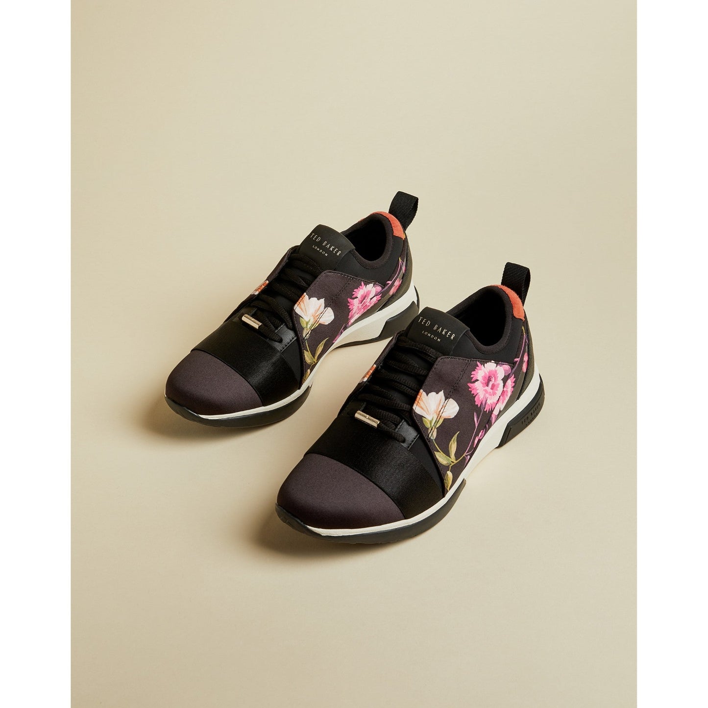 Women Nemar-Rhubarb Runner Trainer - Black