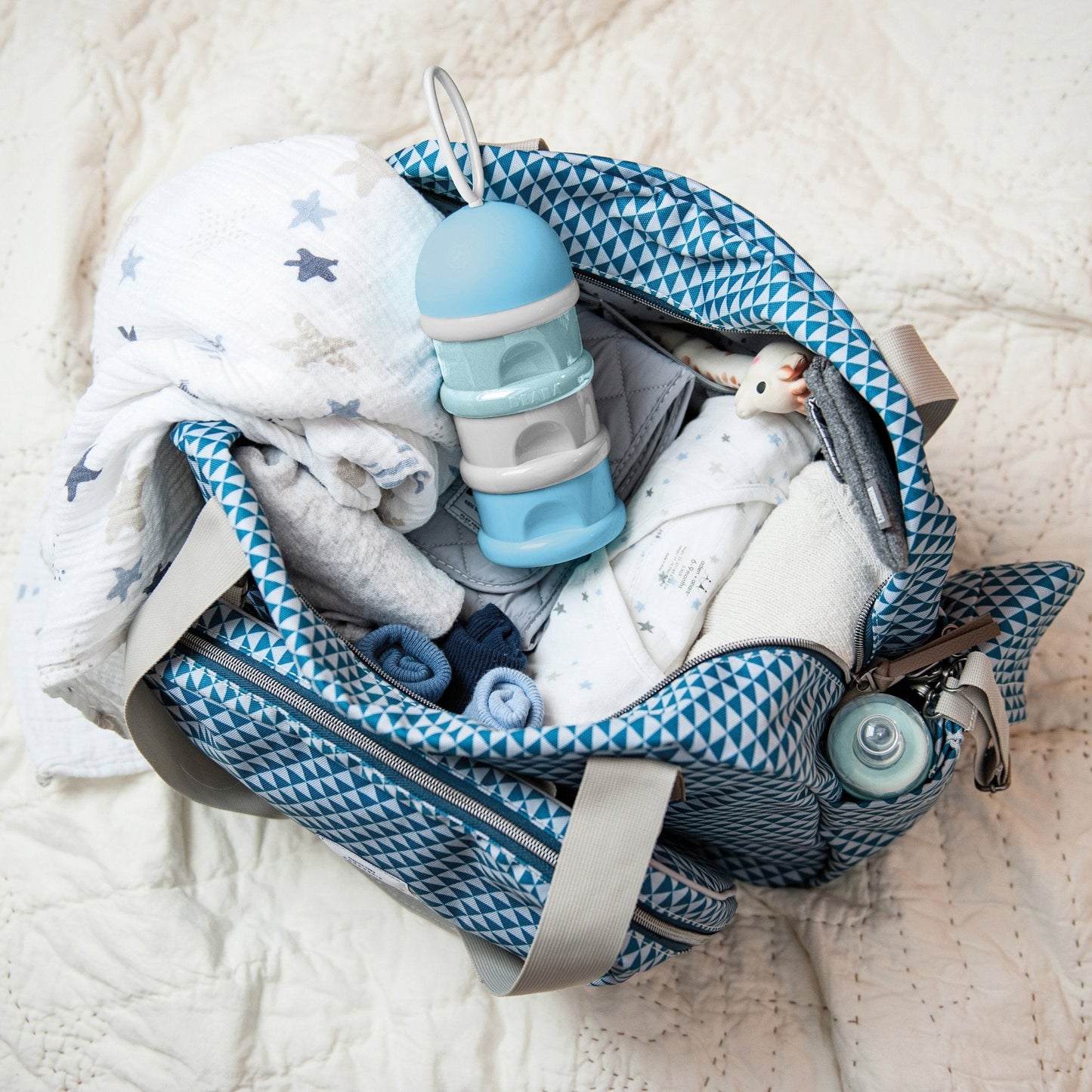 New Born Baby Gift Box Set (Formula And Snacks Container, Learning Cup, Muslin)