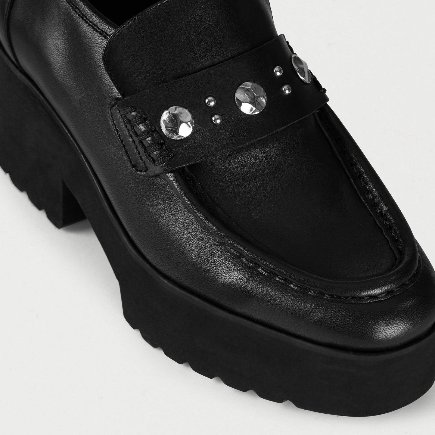 鉚釘皮革樂福鞋 - 黑色